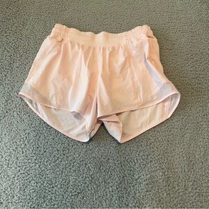 Lululemon Hotty Hot Low-Rise Short 4" Lined Strawberry Milkshake  Size 8